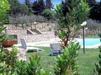 Propriet&agrave; divisa in due appartamenti completamente indipendenti, adatti a 3 persone ciascuno.<BR>A pochi passi da Panzano in Chianti.<BR>Ogni appartamento offre:<BR>1 camera doppia, 1 camera singola, 1 bgano, area soggiorno con TV satellite, area pranzo con cucina attrezzata.<BR>Area esterna privata, piscina ad uso comune per i due appartamenti.<BR>L&acute;affitto settimanale &egrave; di euro 770.00 ciascuno<BR><BR><strong>Distanze:</strong> 30 Km da Firenze, 35 Km da Siena<BR><strong>Sito web:</strong> www.le-case.com<BR><strong>Indirizzo e-mail:</strong> info@le-case.com<BR><strong>Telefono:</strong> +39 055 853559<BR><strong>Cellulare:</strong> +39 329 3325460<BR><strong>Fax:</strong> +39 055 8549188<BR><BR>