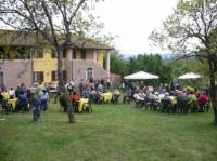 Podere Crestine &egrave; immerso nel verde dei colli toscani, in bellissima posizione panoramica sui vigneti, oliveti e frutteti a pochi passi del centro di Palaia. La casa comprende 5 accolgienti appartamenti ed un�ampia sala comune con biblioteca a disposizione degli ospiti. Nel giardino si trova la piscina con idromassaggio.<BR><BR><strong>Distanze:</strong> Firenze 74 Km<BR>Pisa 44 Km<BR>Siena 81 Km<BR><strong>Servizi compresi:</strong> Luce, acqua, gas e<BR>cambio settimanale biancheria<BR><strong>Sito web:</strong> www.toscanacasali.it<BR><strong>Indirizzo e-mail:</strong> ciulli@bigspa.it<BR><strong>Telefono:</strong> 0571418731<BR><strong>Fax:</strong> 0571418731<BR><BR><strong>Il Pino:</strong> Appartamento 2/4 posti letto<BR>posto al piano terra e composto da cucina/soggiorno con divano letto, camera matrimoniale e bagno.<BR><strong>Posti letto:</strong> 2<BR><strong>Posti letto aggiuntivi:</strong> 2<BR><strong>Prezzi bassa stagione:</strong> settimanale:</strong> 460 �; <BR><strong>Prezzi media stagione:</strong> settimanale:</strong> 550 �; <BR><strong>Prezzi alta stagione:</strong> settimanale:</strong> 715 �; <BR><BR><BR><strong>Il Faggio:</strong> Appartamento 2/4 posti letto<BR>Posto al piano primo e composto da cucina/soggiorno con divano letto, camera matrimoniale e bagno<BR><strong>Posti letto:</strong> 2<BR><strong>Posti letto aggiuntivi:</strong> 2<BR><strong>Prezzi bassa stagione:</strong> settimanale:</strong> 460 �; <BR><strong>Prezzi media stagione:</strong> settimanale:</strong> 550 �; <BR><strong>Prezzi alta stagione:</strong> settimanale:</strong> 715 �; <BR><BR><BR><strong>L�Acacia:</strong> Appartamento 2/4 posti letto<BR>Posto al piano primo e composto da cucina/soggiorno con divano letto e bagno<BR><strong>Posti letto:</strong> 2<BR><strong>Posti letto aggiuntivi:</strong> 2<BR><strong>Prezzi bassa stagione:</strong> settimanale:</strong> 460 �; <BR><strong>Prezzi media stagione:</strong> settimanale:</strong> 550 �; <BR><strong>Prezzi alta stagione:</strong> settimanale:</strong> 715 �; <BR><BR><BR>