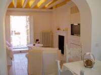 Attico con vista sui tetti dei palazzi di Piazza Signoria<BR> Scheda tecnica:  <BR>Una zona giorno aperta con cucina ben attrezzata e sala da pranzo con balcone Due camere con un ampio bagno con vasca e doccia completano la bella propriet&agrave;<BR><BR><strong>Distanze:</strong> centtro Firenze<BR><strong>Sito web:</strong> www.le-case.com<BR><strong>Indirizzo e-mail:</strong> rental@real-estate-toscana.com<BR><strong>Telefono:</strong> 055 853559<BR><strong>Fax:</strong> 055 853559<BR><BR>