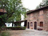 Rif.  489 www.le-case.com A circa 5 Km dal centro abitato del paese di Greve in Chianti, completamente circondata da boschi, vigneti e uliveti di propriet&agrave; complesso colonico composto da Villa Padronale, dependance con cantine, fienile, piscina  VILLA : Al piano terreno 2 camere con un bagno con doccia oltre doppio soggiorno con camino, cucina ampia e luminosa, lavanderia e locale guardaroba;  Al piano primo 4 camere con bagno privato, grande soggiorno con balcone panoramico;  DEPENDANCE : Al piano terreno due ampi vani adibiti a cantine e magazzino;  Al Piano Primo : due unit&agrave; immobiliari ciascuna composta da cucina / soggiorno, 2 camere con bagno, balcone panoramico, terrazza ampia e resede privato  piscina per ciascuna unit&agrave; immobiliare  Studio Immobiliare Marinella Coppi +39 055 853559 info@le-case.com