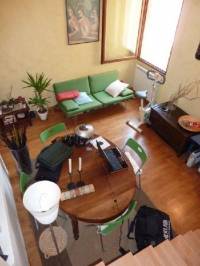 FIRENZE, Cascine del Riccio in posizione tranquilla ed in piccolo condominio appartamento posto al primo ed ultimo piano. L&acute;appartamento si sviluppa su due livelli, al primo livello ingresso, soggiorno, zona pranzo con angolo cottura e bagno con doccia, al piano mansarda camera matrimoniale con bagno ed accesso alla terrazza Richiesta � 280.000